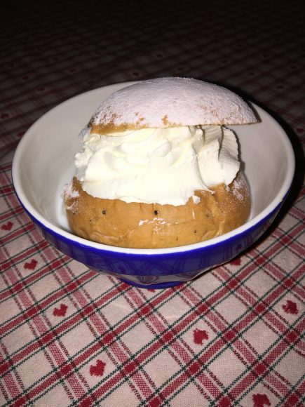 semla i varm mjölk