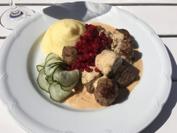 köttbullar med potatispuré